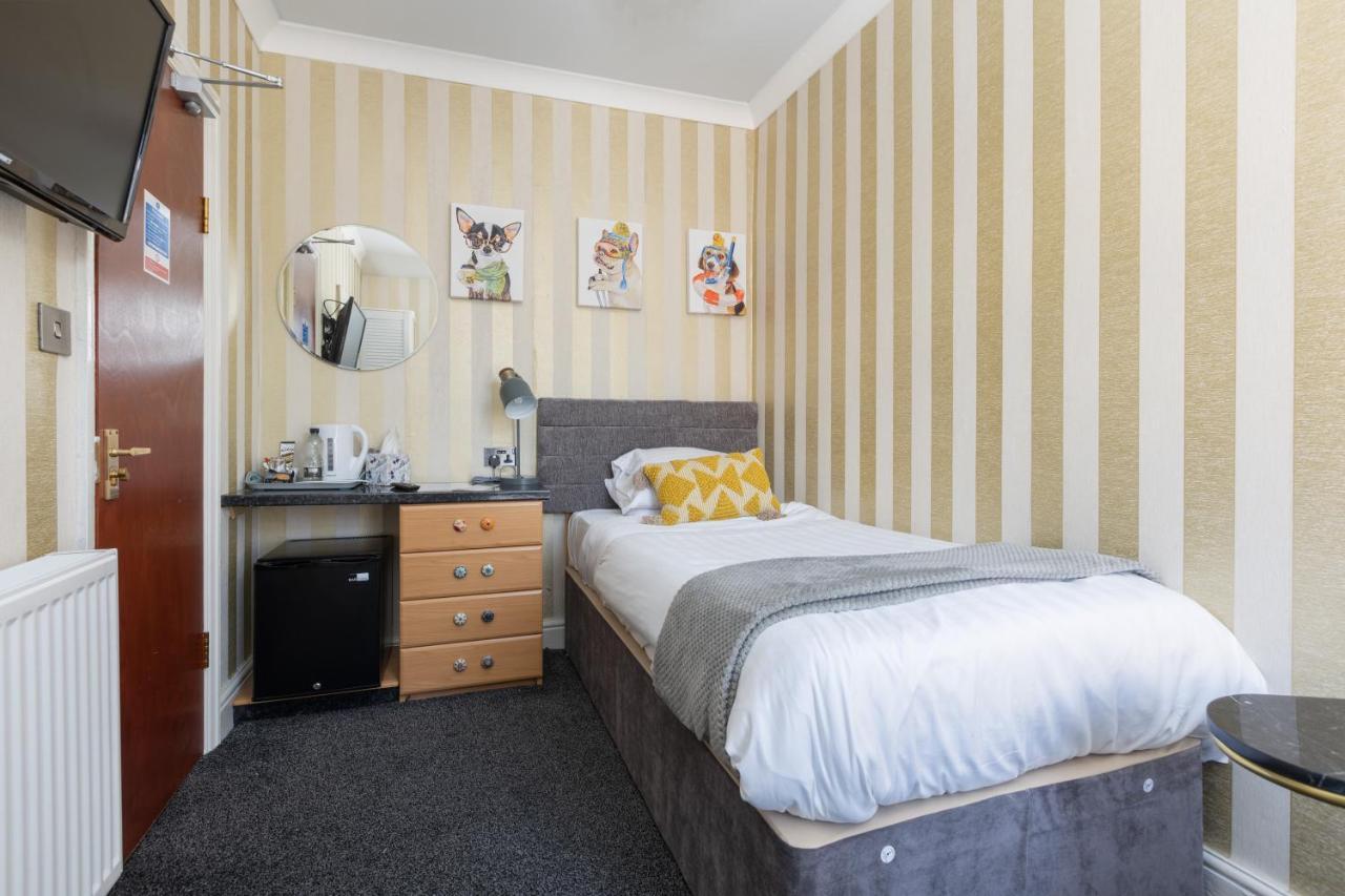Hotel Adelaide - Town Centre - Opposite Winter Gardens